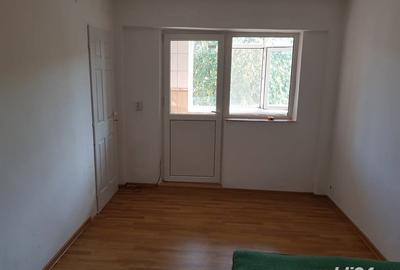 Inchiriez Garsoniera conf 1 in DALLAS ej 2 din 4 pret 900 ron Inchiriez Garsoniera conf 1 in DALLAS ej 2 din 4 pret 900 ron - 3