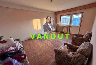 Apartament cu 2 camere decomandat în Bocșa - 11