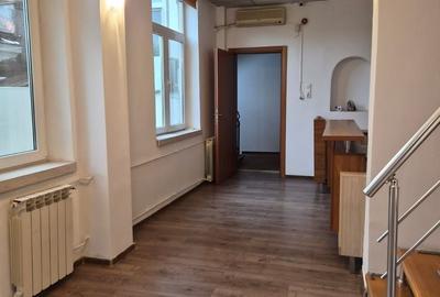 Casă individuală cu 9 camere cu Canalizare în Moșilor - 2