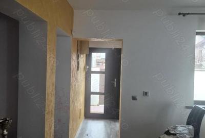 Casă cu Teren 571 Mp în Central - 2