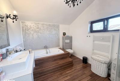 Casă cu 4 camere în Central - 2