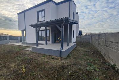 Casă cu 3 camere cu Teren 300 Mp în Central - 9