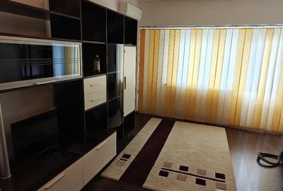 Garsonieră decomandată în Tei