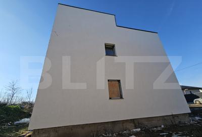 Casă cu 4 camere cu Teren 300 Mp în Central