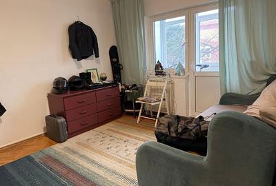 Apartament cu 3 camere semidecomandat în Lacul Tei