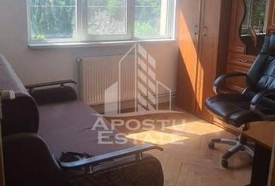 Apartament cu 3 camere, decomandat, etajul 2 , centrala proprie - 4