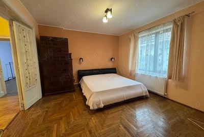 Casă cu 4 camere în Central