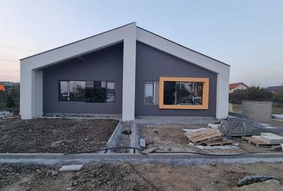 Casă cu 4 camere cu Teren 440 Mp în Ghiroda