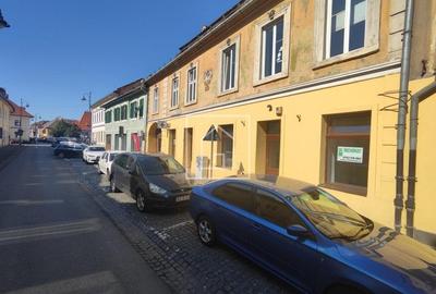 Spatiu comercial renovat, vitrine stradale, ultracentral Sibiu - 13
