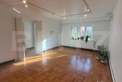 Spațiu comercial, de 100 mp, în Democrației - 15