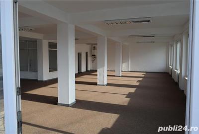 Spațiu comercial, de 185 mp, în Central - 8