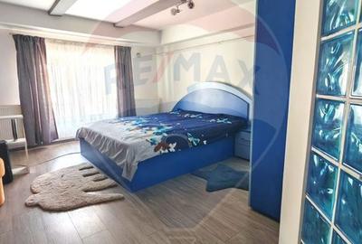 Casă cu 6 camere cu Teren 182 Mp în Central - 9