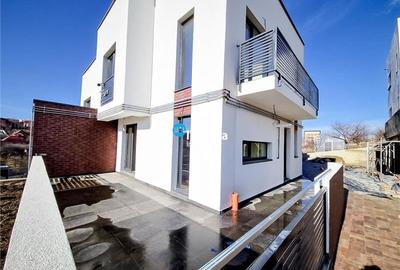 Apartament cu 3 camere decomandat în Rediu