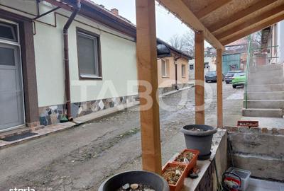 Apartament cu 3 camere decomandat, mobilat în Central