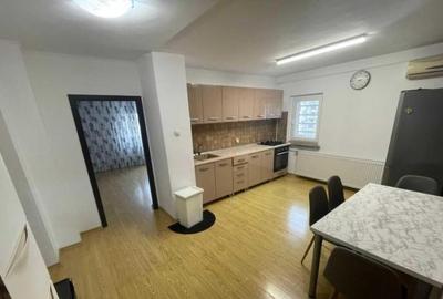 Apartament cu 3 camere decomandat în Calea Călărașilor