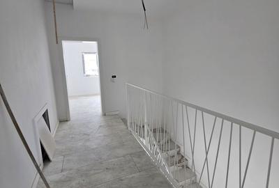 Casă cu 5 camere cu Teren 300 Mp în Moșnița Nouă - 3