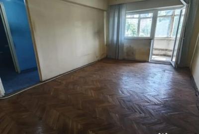 Apartament cu 3 camere semidecomandat în Central - 1