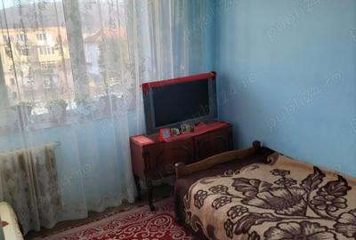 Apartament cu 3 camere semidecomandat în Central - 2