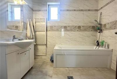 Casă individuală cu 5 camere cu Canalizare în Central - 16