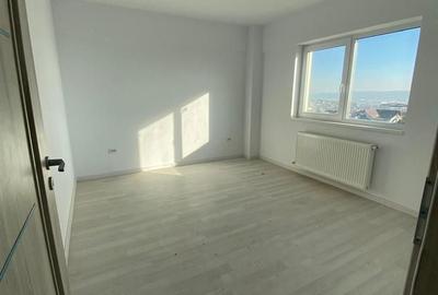 Apartament cu 3 camere semidecomandat în Albești