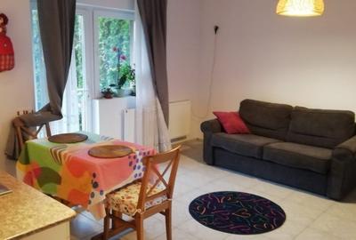 Apartament cu 2 camere semidecomandat, mobilat în Central