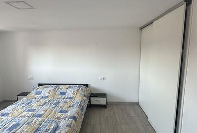 Casă cu 4 camere în Palazu Mare