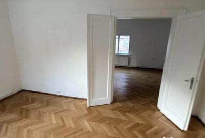 Casă cu 4 camere cu Canalizare în Central - 10