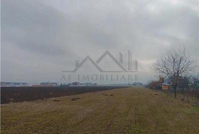Aroneanu teren 8503 extravilan deschidere la doua strazi utilitati la ambele capete - 2