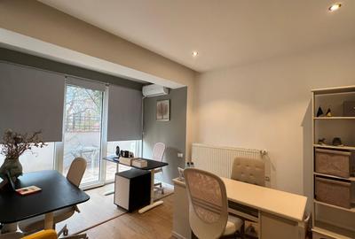 Apartament cu 3 camere semidecomandat, mobilat în P-ța Victoriei