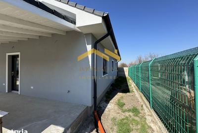 Casă cu 4 camere cu Teren 400 Mp în Sânmihaiu Român - 8