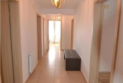 Apartament cu 3 camere decomandat în Tractorul - 6