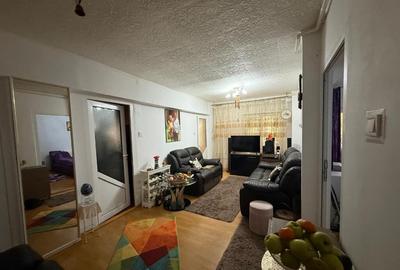 Apartament cu 3 camere ,etaj 3, zona Ulpia - 14