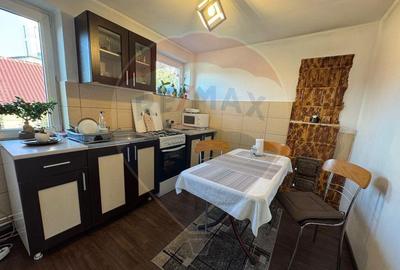 Casă cu 7 camere cu Canalizare în Central - 1