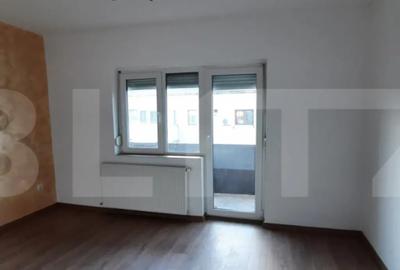 Apartament cu 3 camere decomandat în Micro 16