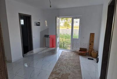 Casă cu 5 camere cu Canalizare în Central - 9