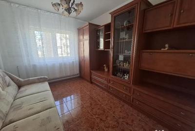 Apartament cu 3 camere decomandat în UTA - 2