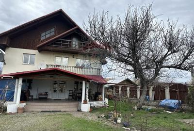 Casa / Vila cu 5 camere de vanzare