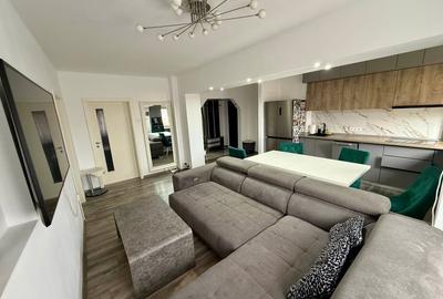 Vând apartament cu 3 camere, 80 mp, cu parcare - 2