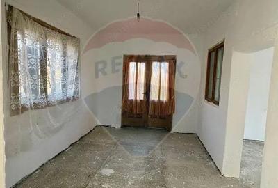 Casa / Vila cu 3 camere de vanzare - 1