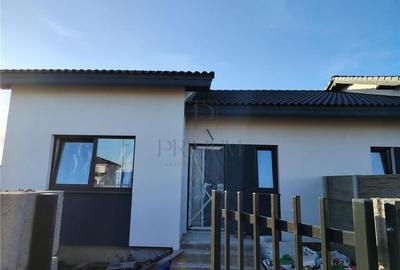 Duplex pe parter - toate utilitatile - bucatarie inchisa - 1