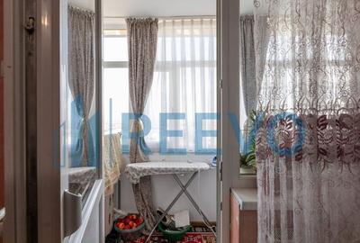 Apartament de vanzare cu doua camere, decomandat - str Co... - 2