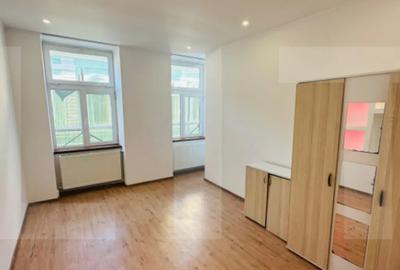 Apartament cu 3 camere semidecomandat în Central - 3