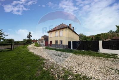 Casa spatioasa cu anexe si gradina in localitatea Ungra/Brasov - 2