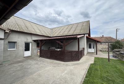 Casă cu 4 camere în Sânpetru German - 2