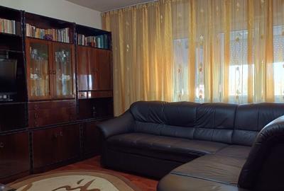Apartament cu 4 camere decomandat în Central