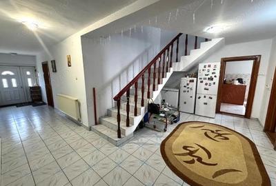 Casă cu 6 camere cu Teren 1250 Mp în Central - 2