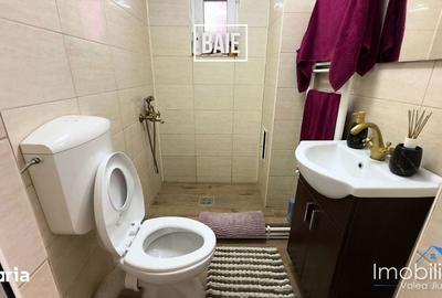 Casă cu 4 camere cu Teren 2700 Mp în Central - 2