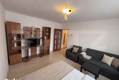Apartament cu 3 camere decomandat în Micro 4 - 6