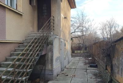 Casă cu 4 camere în Central - 1