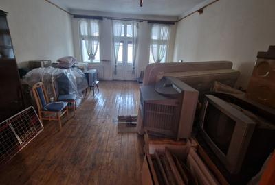 Casă cu 4 camere cu Canalizare în Central - 5